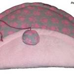 Ovale Decke aus Flausch rose mit Pfoetchenmotiv