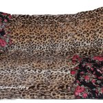 Patchworkdecke aus Webpelz "Leo" mit eingearbeiteten
Rosenmotiv