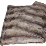 Decke aus kuschelweichem Webpelz in beige-braun gestreift